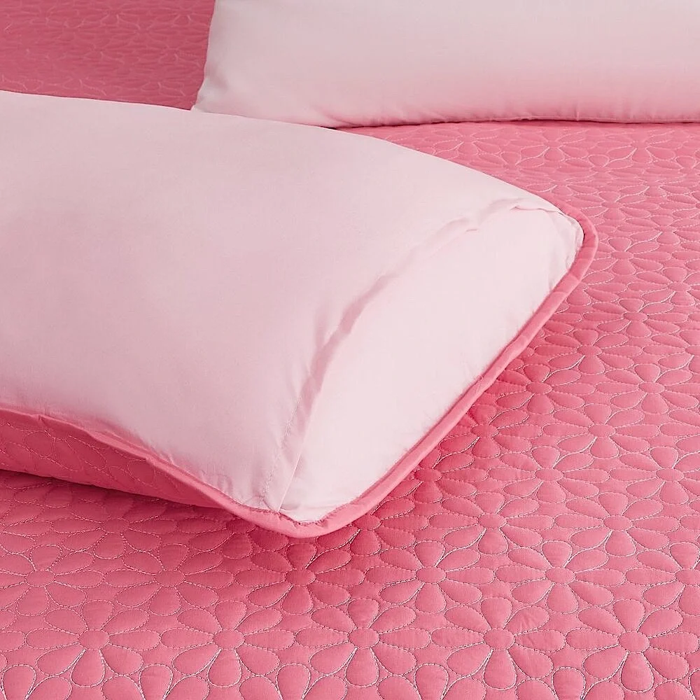 Reversible Embroidered Daisy Design 2 Piece Twin Quilt Set Pink & White NEW